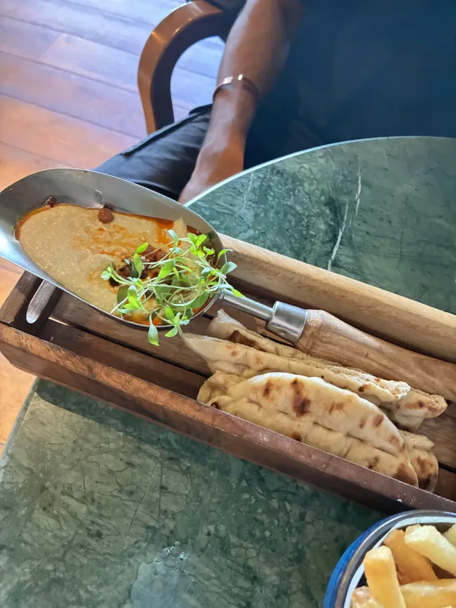 Crazy Food Serving (24 pics)