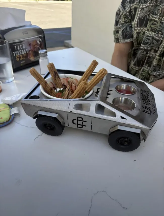 Crazy Food Serving (24 pics)