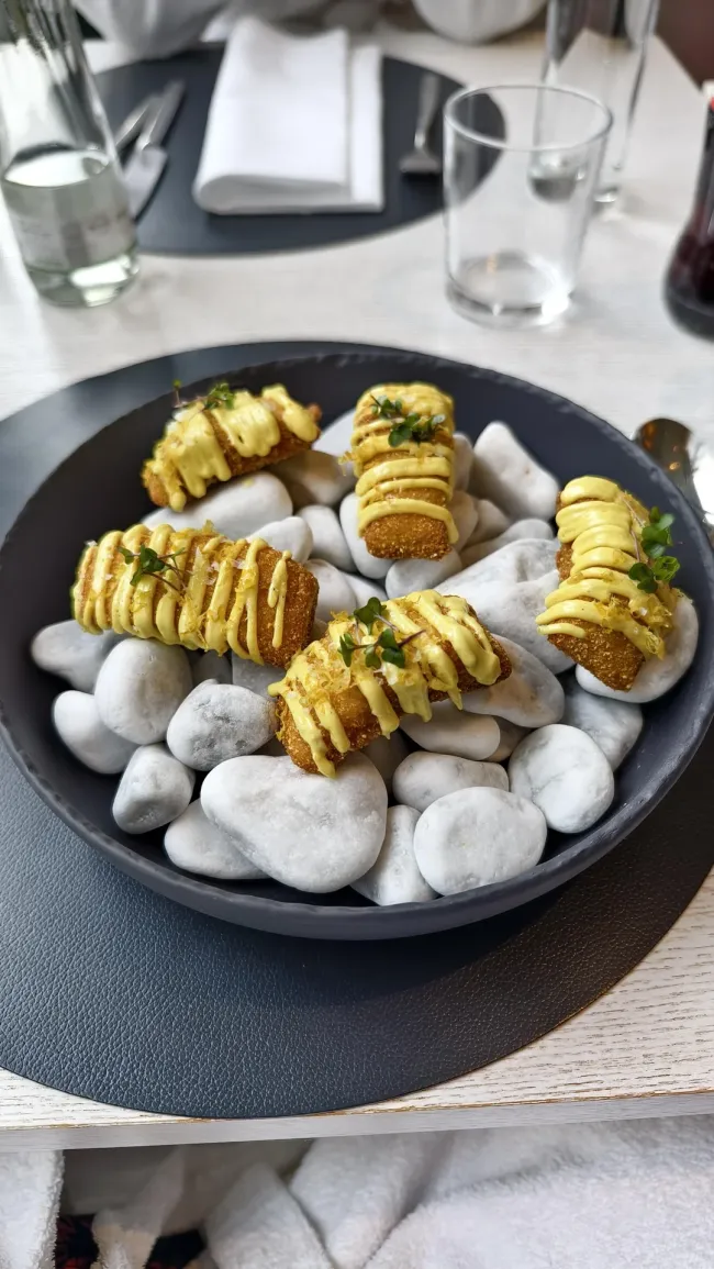 Crazy Food Serving (24 pics)