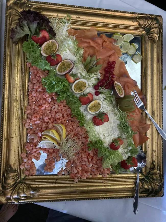 Crazy Food Serving (24 pics)