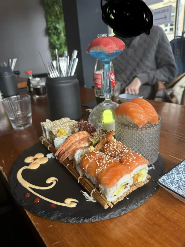 Crazy Food Serving (24 pics)