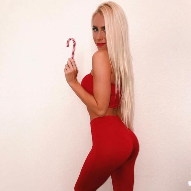 Girls With Red Lips (21 pics)