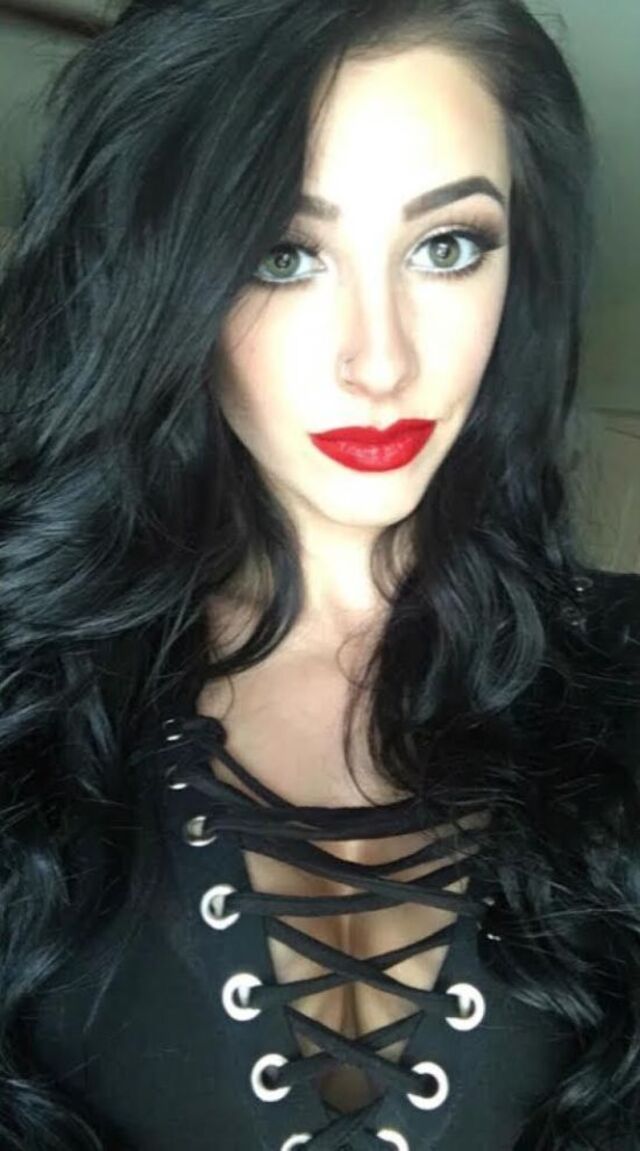 Girls With Red Lips (21 pics)