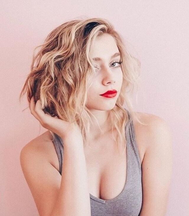 Girls With Red Lips (21 pics)