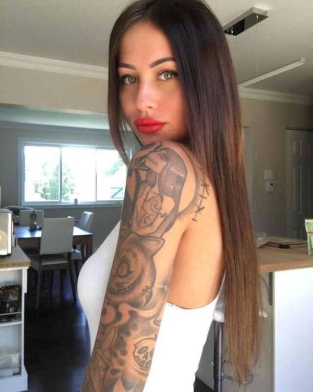 Girls With Red Lips (21 pics)