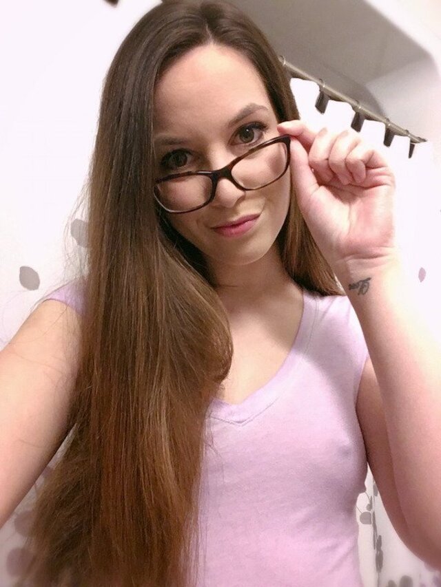 Braless Girls (21 pics)