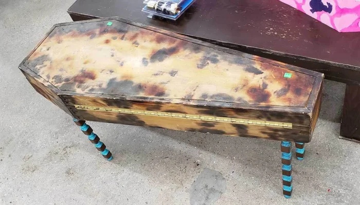 Unusual Finds In Thrift Shops (17 pics) Unusual Finds In Thrift Shops (17 pics)