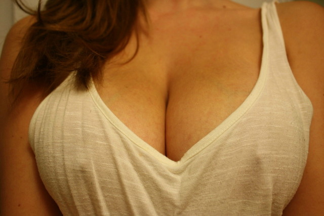 Braless Girls (21 pics) Braless Girls (21 pics)