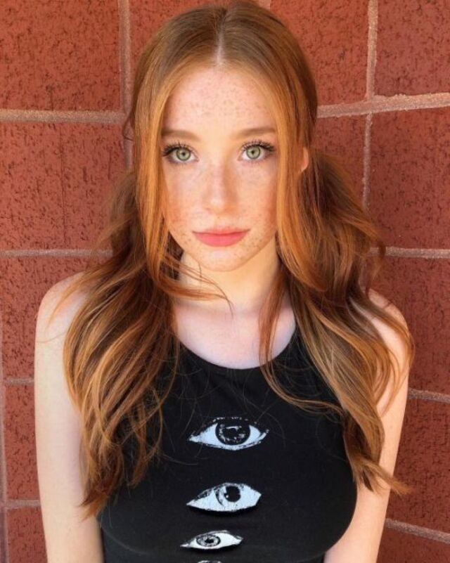 Redhead Girls (21 pics)