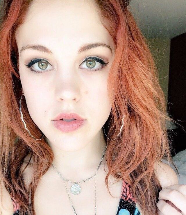 Redhead Girls (21 pics)