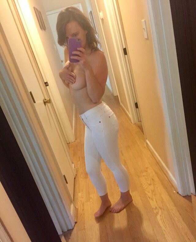 Braless Girls (21 pics)