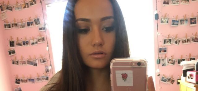 Braless Girls (21 pics)
