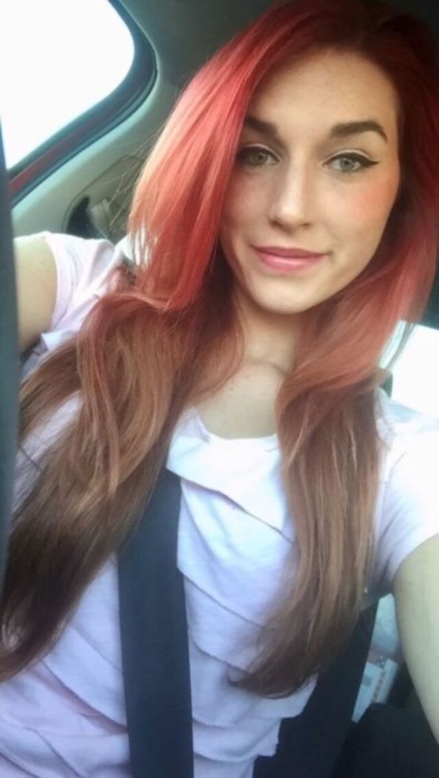 Girls In Cars (21 pics)