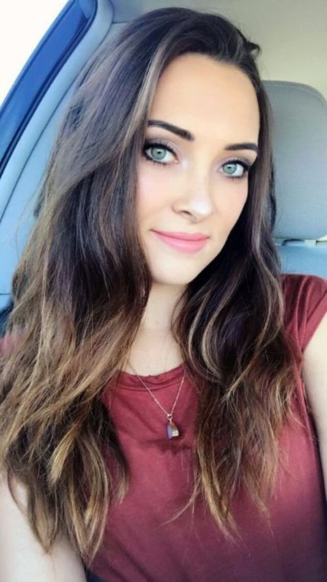 Girls In Cars (21 pics)