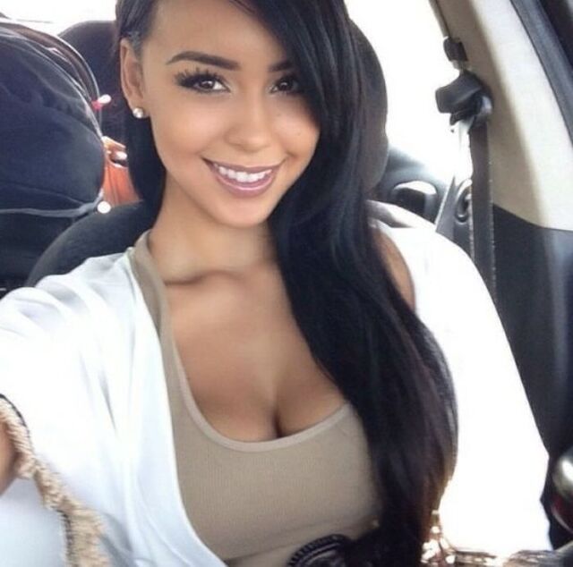 Girls In Cars (21 pics)