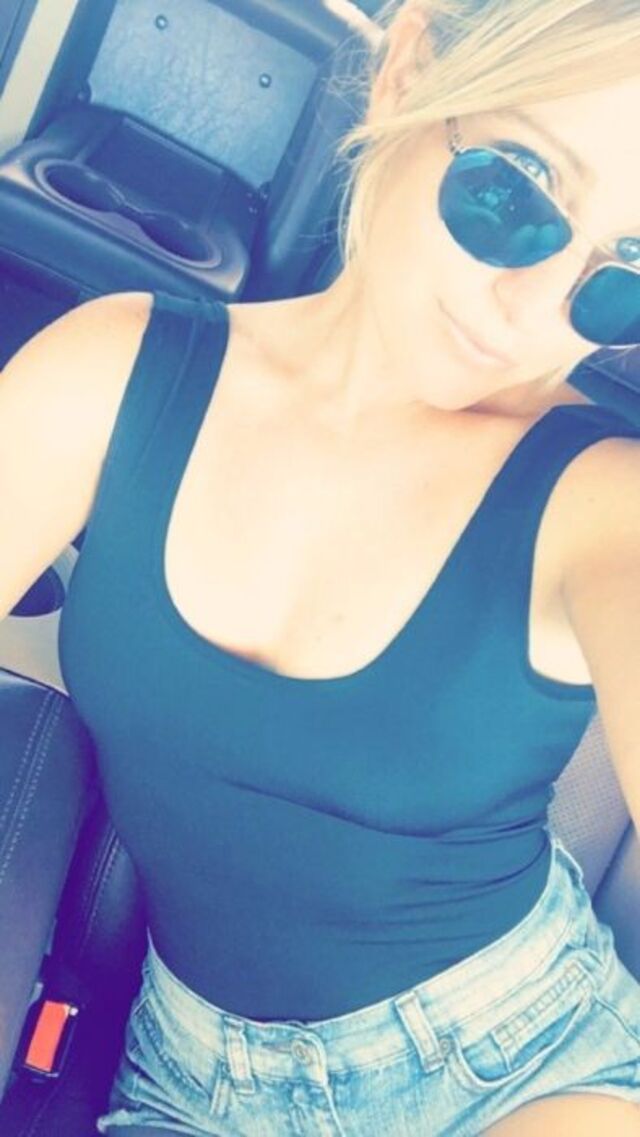 Girls In Cars (21 pics)