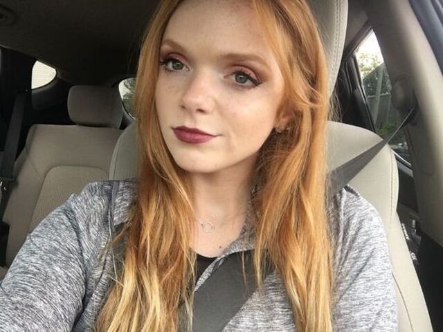Girls In Cars (21 pics)