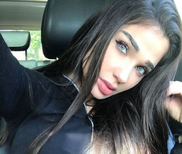 Girls In Cars (21 pics)