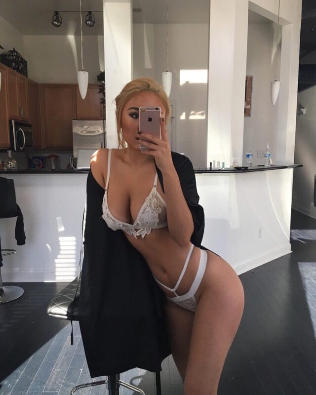 Hot Girls (21 pics)