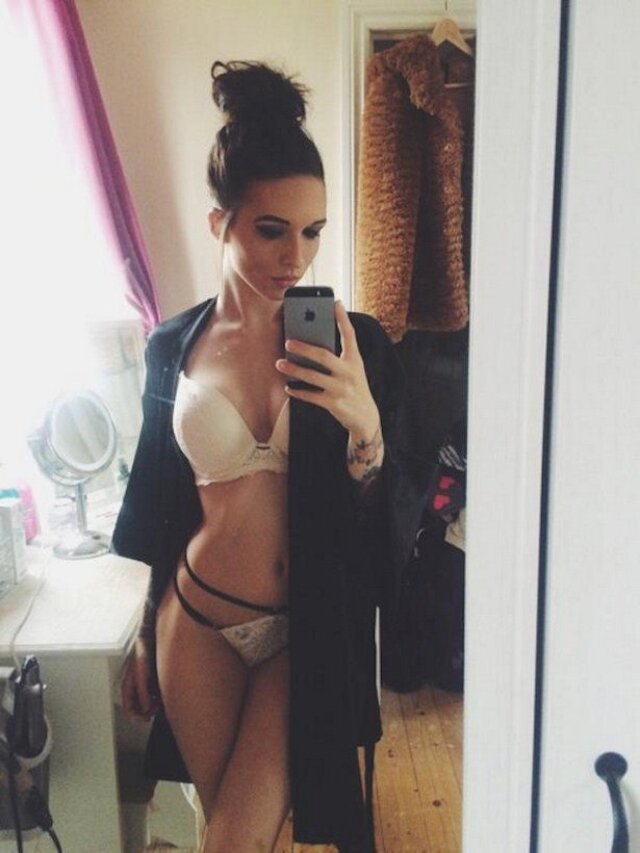 Girls In Lingerie (21 pics)