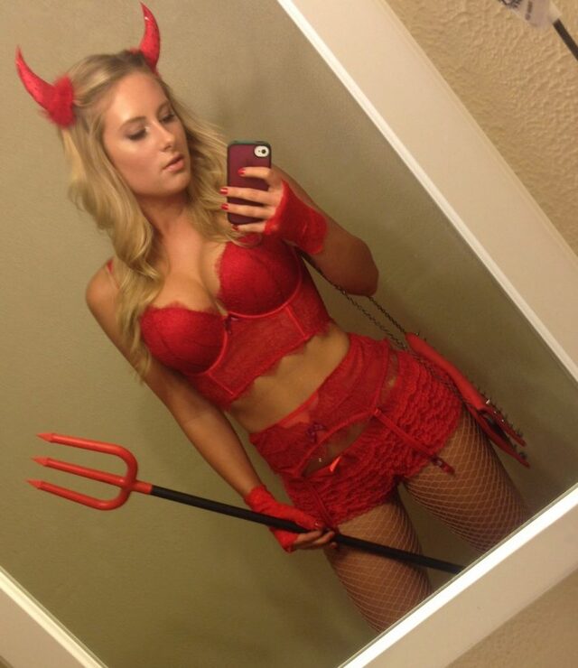 Hot Girls (21 pics)