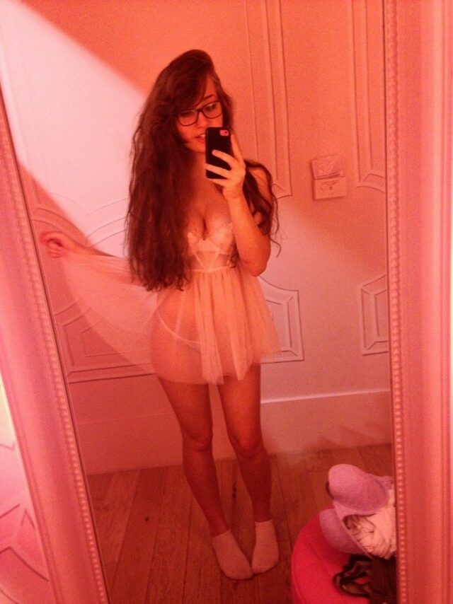 Hot Girls (21 pics)