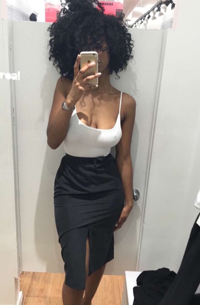Braless Girls (21 pics)