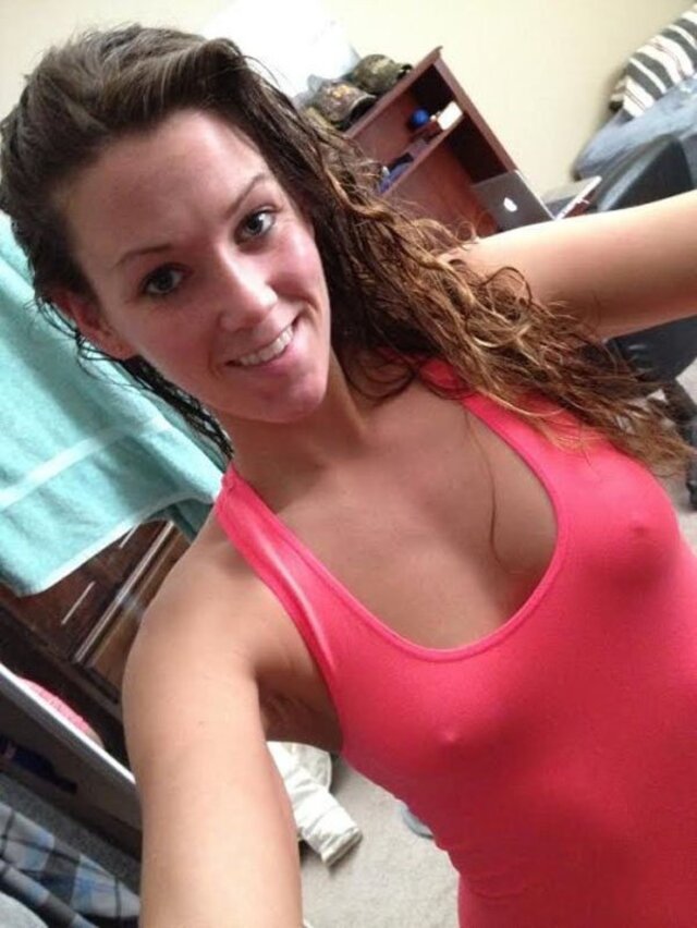Braless Girls (21 pics)