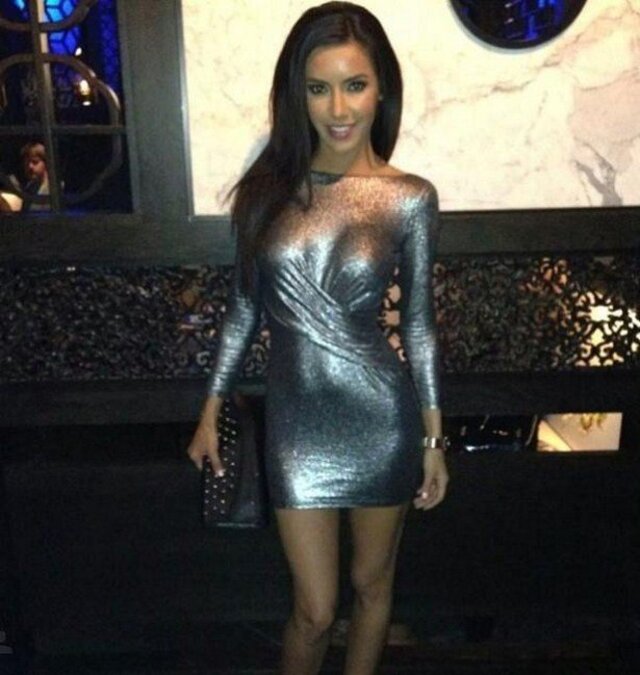 Girls In Tight Dresses (21 pics)