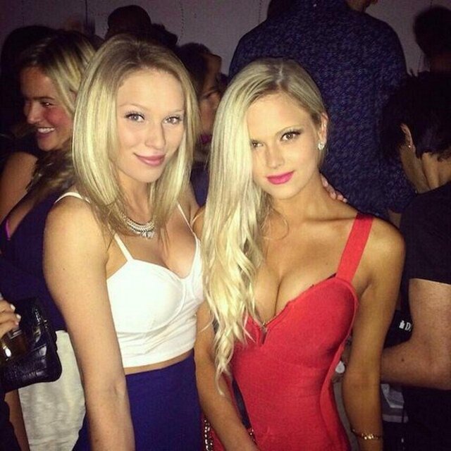 Girls In Tight Dresses (21 pics)