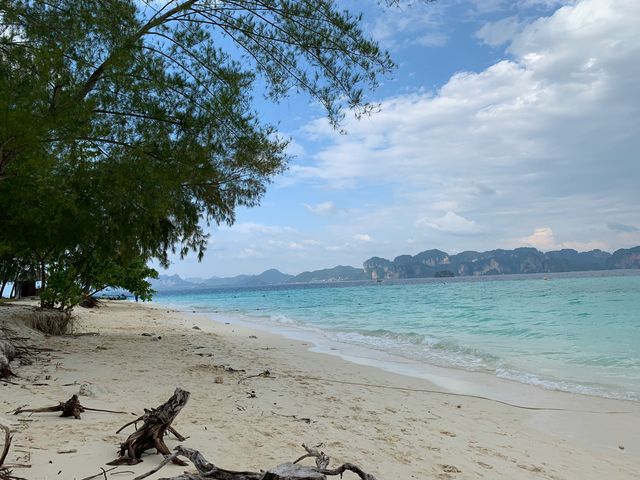 Beyond the Postcard: The Best Beach Towns in Southeast Asia for Travellers Who Want More Than Just Photos Beyond the Postcard: The Best Beach Towns in Southeast Asia for Travellers Who Want More Than Just Photos