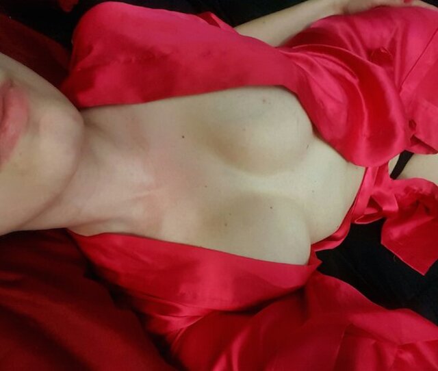 Braless Girls (21 pics) Braless Girls (21 pics)