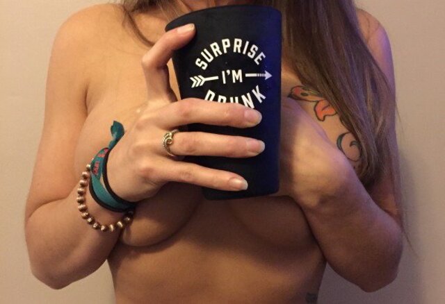 Braless Girls (21 pics) Braless Girls (21 pics)