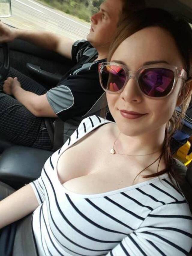 Busty Girls (21 pics) Busty Girls (21 pics)