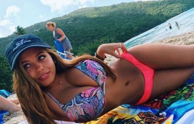 Busty Girls (21 pics) Busty Girls (21 pics)