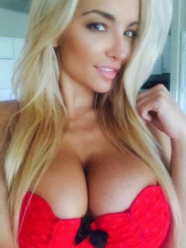 Busty Girls (21 pics) Busty Girls (21 pics)