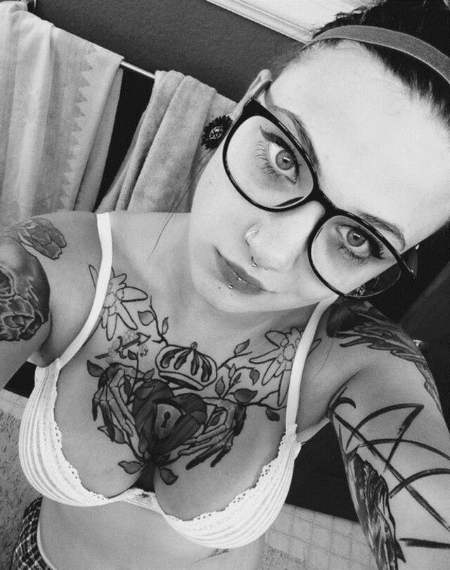 Tattooed Girls (21 pics) Tattooed Girls (21 pics)
