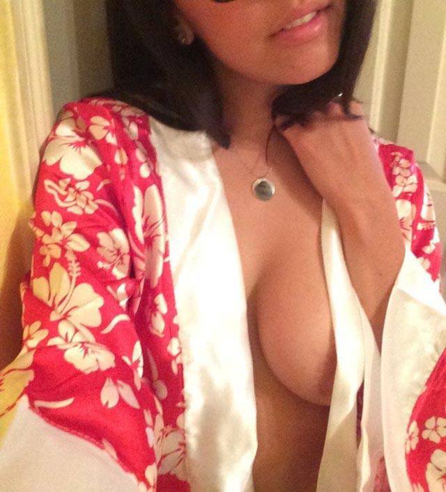 Braless Girls (21 pics) Braless Girls (21 pics)