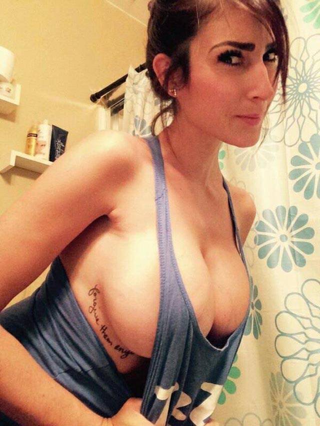 Braless Girls (21 pics) Braless Girls (21 pics)