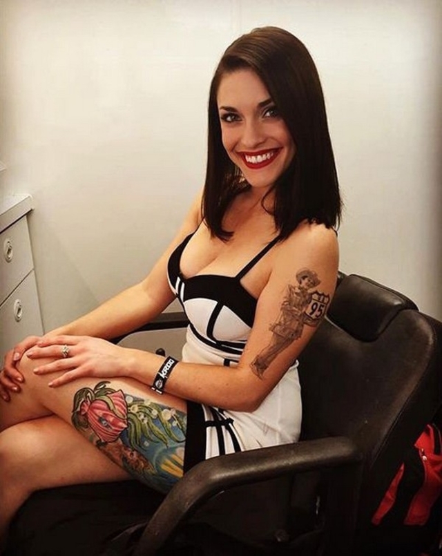 Girls In Dresses (21 pics)