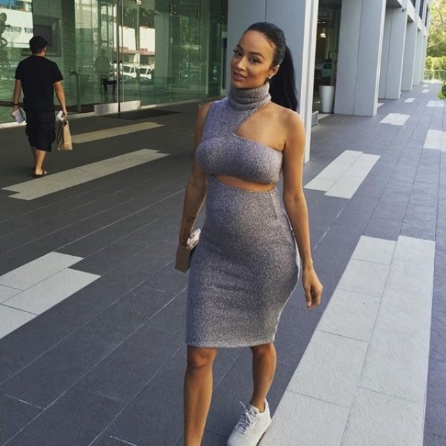 Girls In Dresses (21 pics)