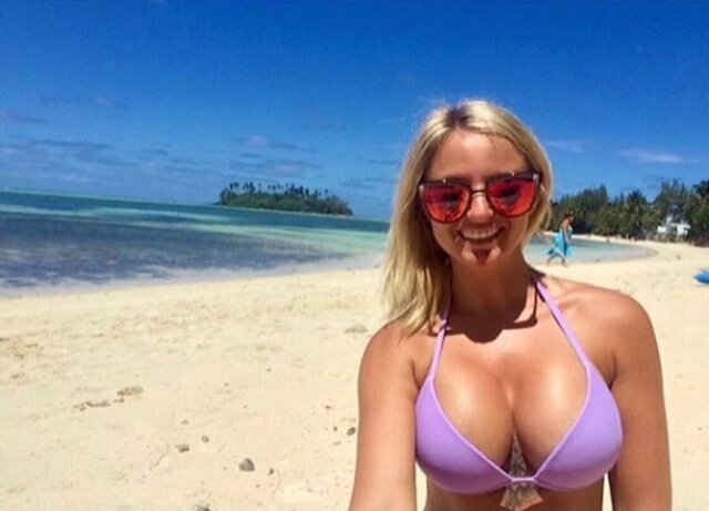 Bikini Girls (21 pics) Bikini Girls (21 pics)