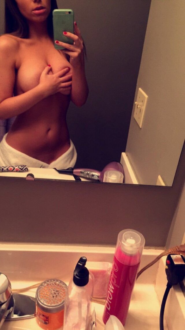 Girls In Towels (21 pics)