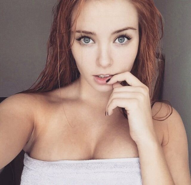 Girls In Towels (21 pics)