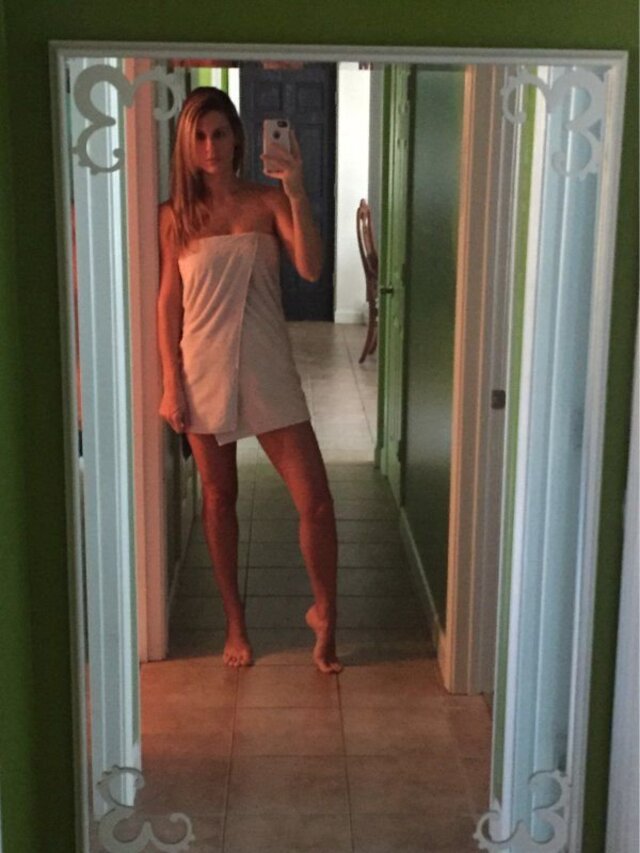 Girls In Towels (21 pics)