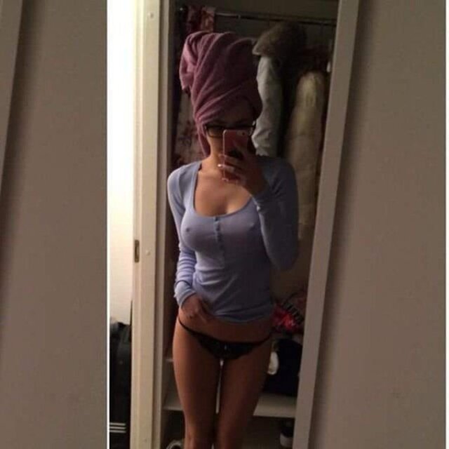 Girls In Towels (21 pics)