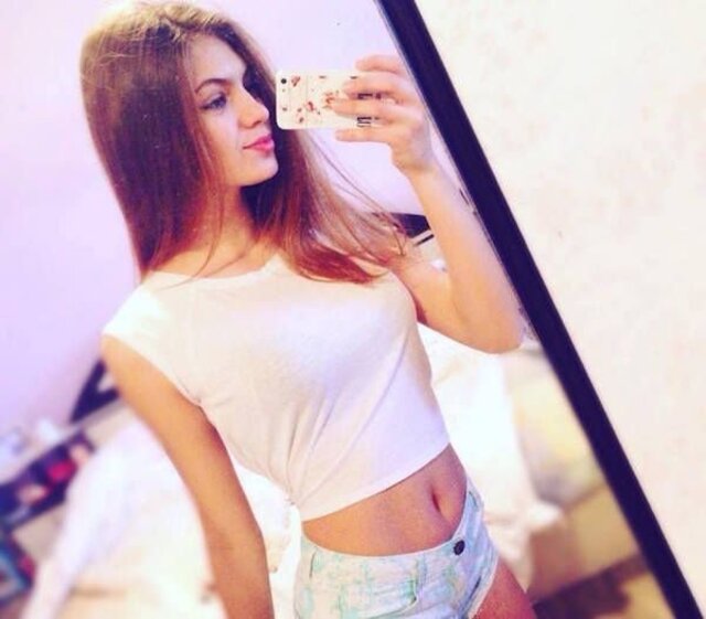 Selfie Girls (21 pics)