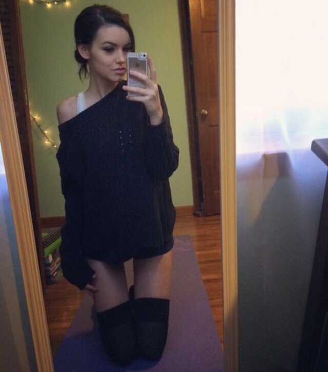 Selfie Girls (21 pics)