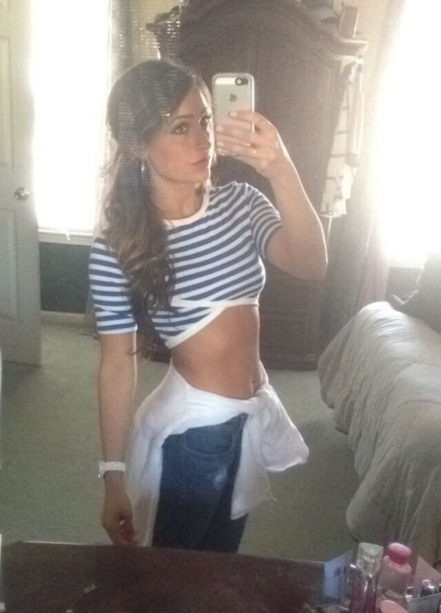 Selfie Girls (21 pics)