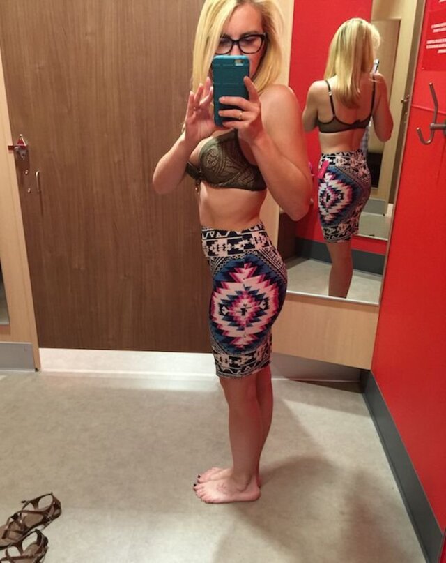 Selfie Girls (21 pics)